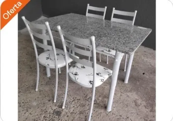Mesa Tubular com 4 Cadeiras Últimas Unidades