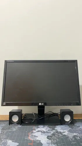 Vende-se monitor LG com caixinhas de som Multilaser 