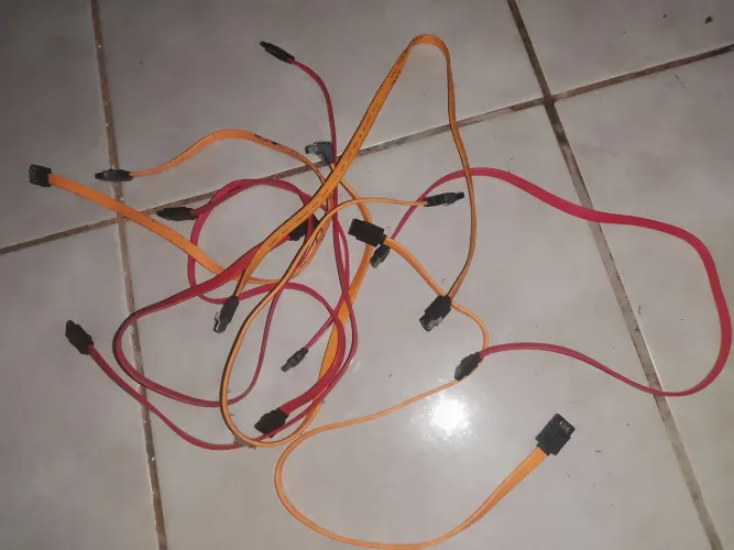 Cabos SATA (usados)