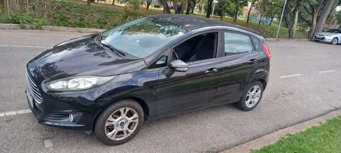 Ford Fiesta 1.6 16V Flex Aut. 5P 2016