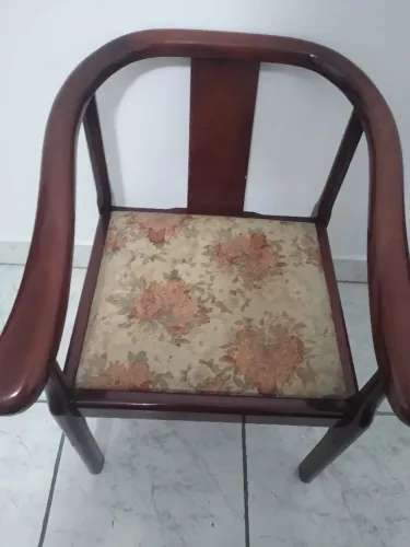 Cadeira estilo colonial 