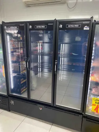Balcão Expositor Auto Serviço 3 Portas Extra frio Full Black Refrimate