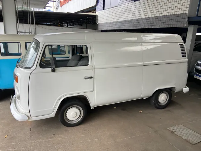 Volkswagen Kombi Furgão 2005