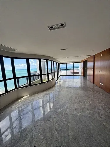 Cobertura 4 Quartos no Edf. Chateau Vuitton - Ponta Verde