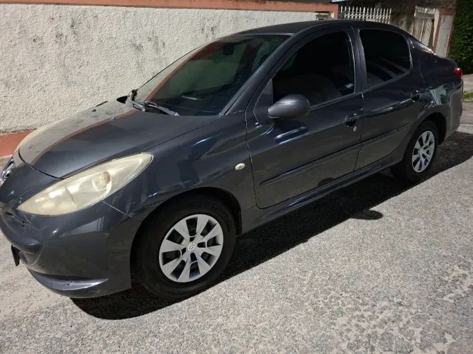 Peugeot 207 Sedan Passion XR 1.4 Flex 8V 4P 2011