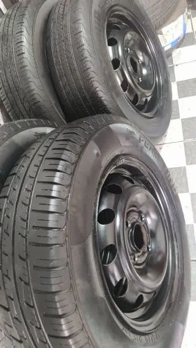 Pneus aro 13 e rodas de ferro 