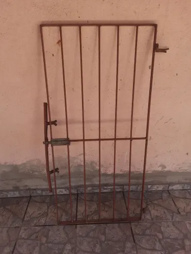 Portão de Ferro para Corredor 66x140cm com Batente e Trinco