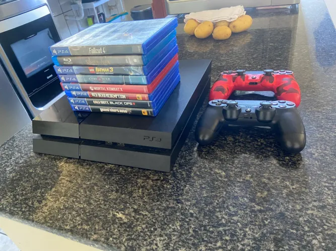 PS4 2 controles e 7 jogos 