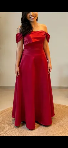Vestido de Festa Longo Marsala/ Vermelho Ombro a Ombro Elegante em Cetim
