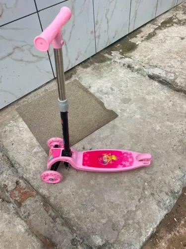 Bicicleta e patinete feminino pra vender rápido, semi novos