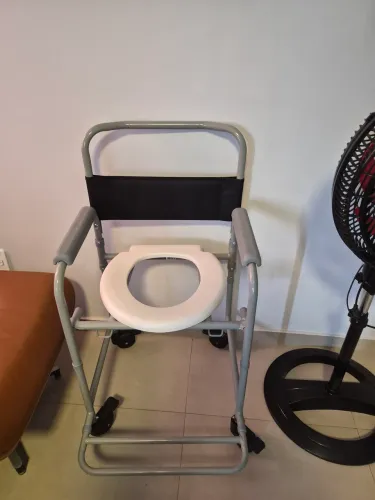 Cadeira Hospitalar de Banho