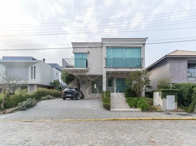 Casa no Condomínio Vivendas do Atlântico em Balneário Camboriú, aceita imóvel