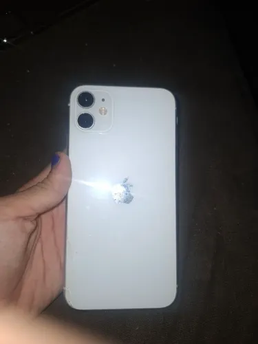 IPhone 11[com um trincado na parte d trás e com um trincado na câmera 
