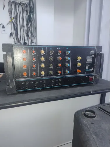 Mixador/amplificador VOXMAN (300w rms) 6 canais. Garantia de 3 meses com a empresa