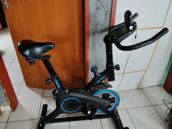 Bicicleta ergométrica! semi nova /não faço entrega!!(Valor 450,00 avista só))