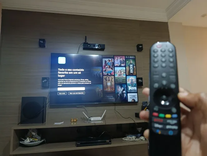 Tv LG 4k webos modelo 60up7750psb 60 polegadas tela curva cominado de voz alexa controle 