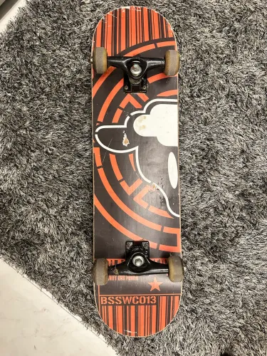 Skate Completo Tribal com Rodas Black Sheep e Trucks Brutus