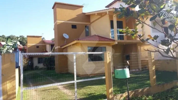 Casa com 5 dormitórios à venda a Poucos mts do mar na Praia da Barra- Garopaba/SC