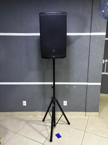 Caixa de Som JBL EON 615 (INCLUSO Pedestal)