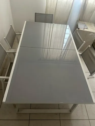 Mesa para área externa com 6 cadeiras e extensão para 8 lugares