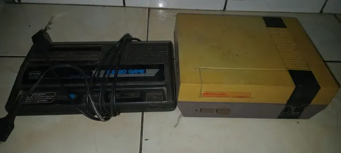 LOTE 2 VIDEO GAMES ANTIGOS SEM FUNCIONAR NES E TURBO GAME