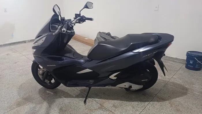 Scooter Honda Pcx ano 2021 com 12 mil km freios a disco, ABS e chave presencial