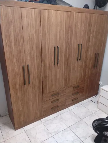 Guarda roupa 6 portas
