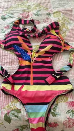 BAZAR DE ROUPAS NOVAS E USADAS EM BOM ESTADO
