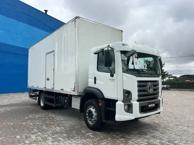 Caminhão Volkswagen 17.210 Branco 4x2 Baú Furgão Vw 17210