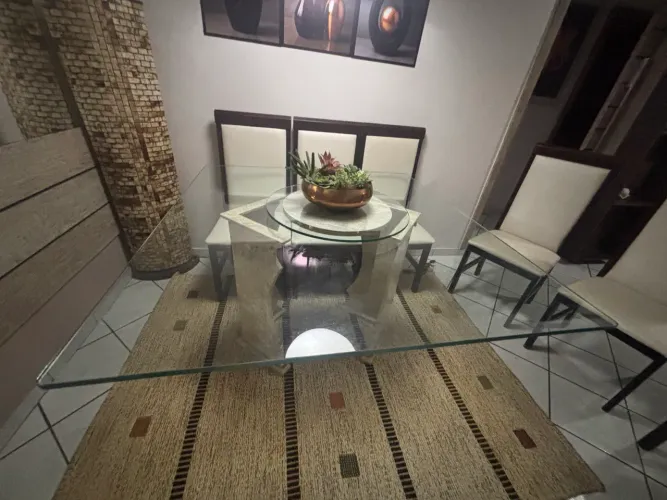 Tampo de mesa em vidro c prato giratório , mais pés em granito