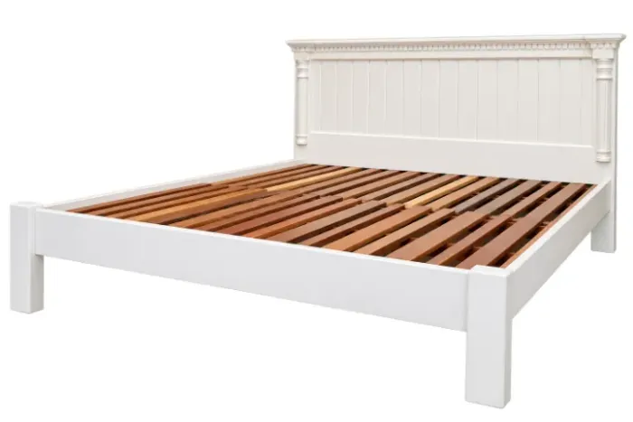 Cama branca de madeira maciça CEDRO