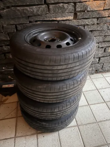 Jogo de rodas e pneus 205/65R15