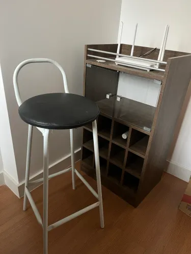 Adega e banqueta