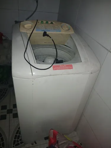 Vende-se máquina de lavar Electrolux 127v pegando tudo perfeitamente precinho !