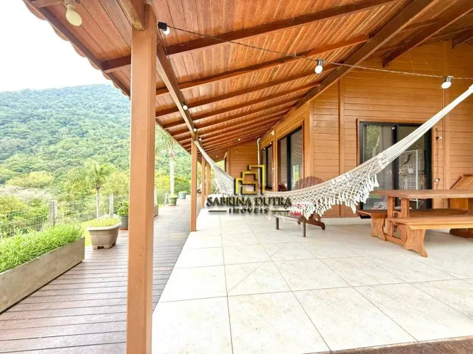 Sítio com 4 dormitórios à venda, 11000 m² por R$ 3.950.000,00 - Rio Vermelho - Florianópol