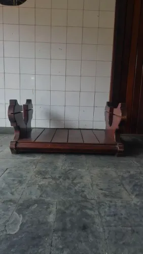 Mesa de Centro de Madeira Maciça