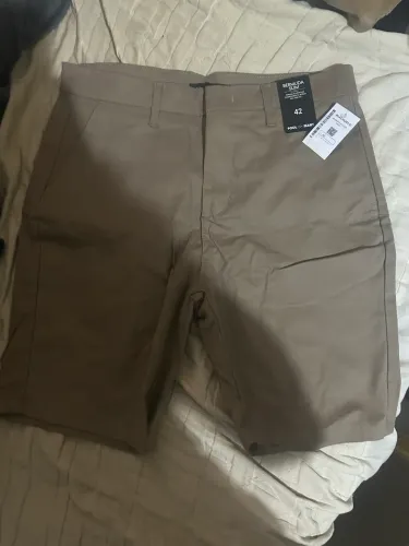 Bermuda social chino, Nova. Nunca usada.