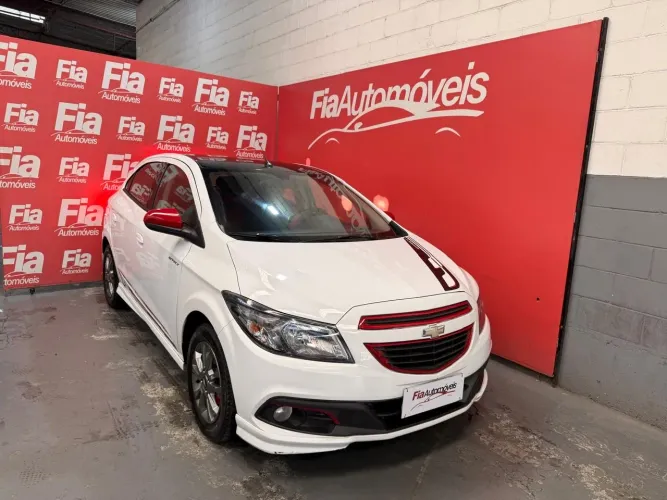 Chevrolet Onix Hatch Effect 1.4 8V Flex Power Mec. 4P 2015