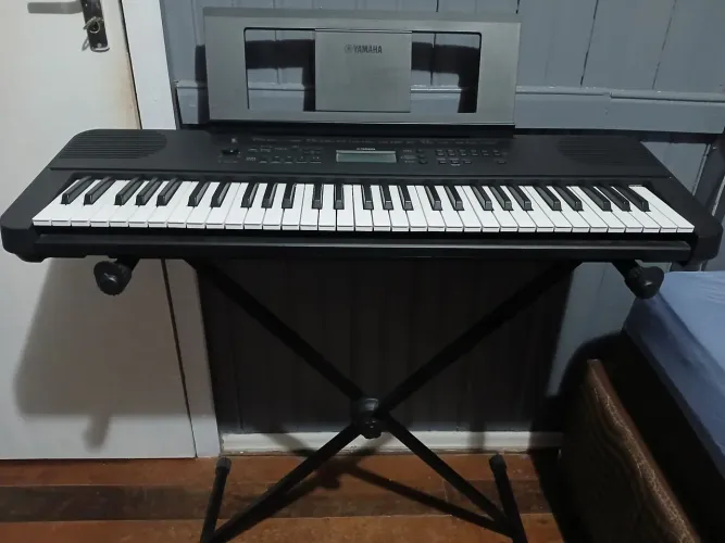 Teclado Musical Yamaha PSR-E360B