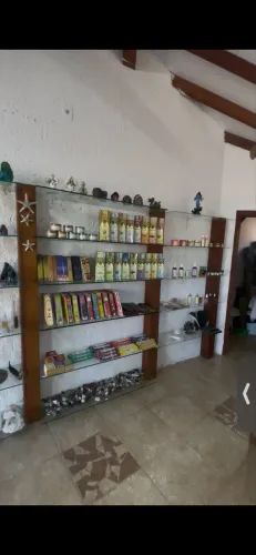 Estante/prateleira de madeira e vidro
