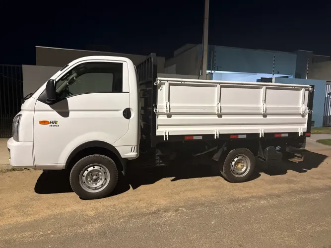 Vende-se caminhão HR 4WD Hyundai 