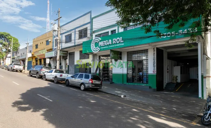 Barracões e casa à venda
