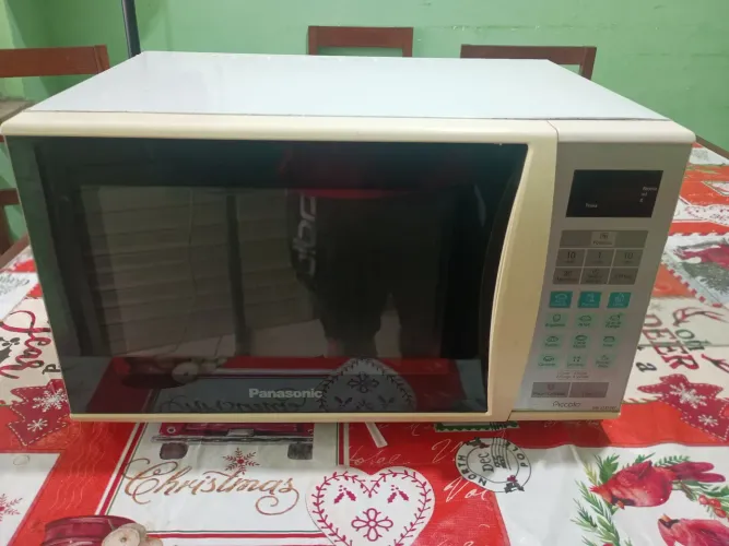 Microondas Panasonic 18L.