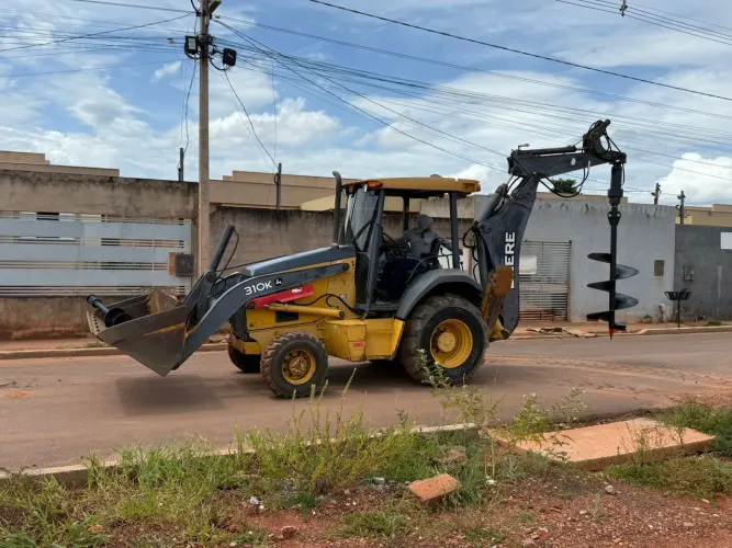 Retroescavadeira John Deere 310K 2014 Revisada + Perfuratriz e Brocas