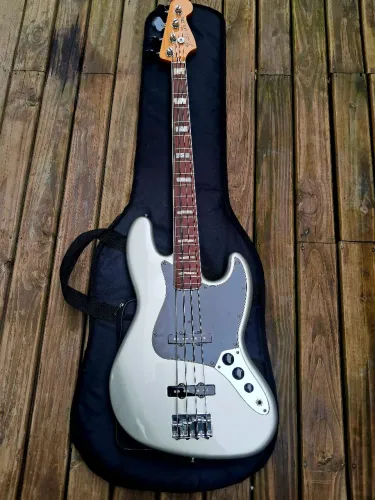 Fender Jazz Bass Vintera 70 estado de novo