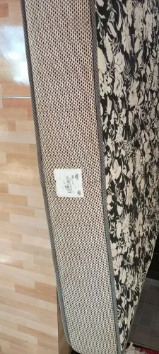 Colchão 1,90 de altura, 1 , 60 de largura e 20 de espessura.
