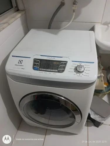 Máquina de lavar roupa Electrolux Lava e seca