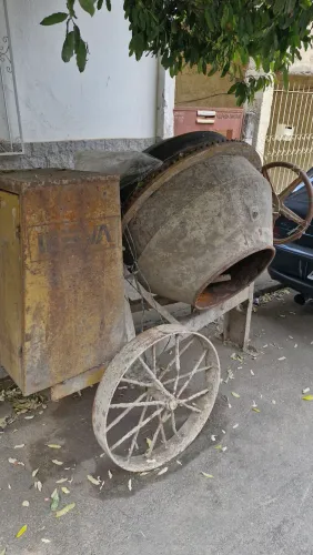 Vende-se betoneira