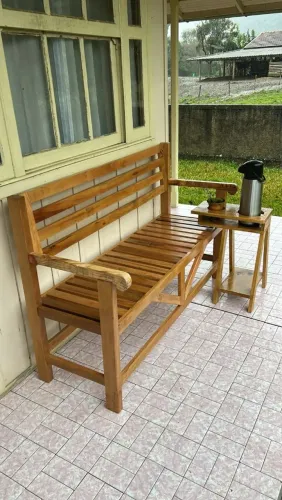 Banco em madeira peroba