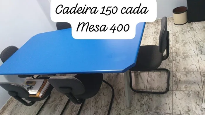 Mesa e cadeiras